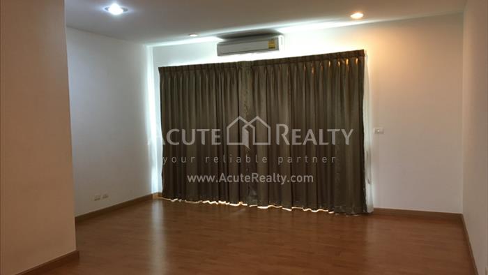 townhouse-for-sale-for-rent-Baan-Klang-Muang-S-Sense-Srinakharin-Th-640525-0001